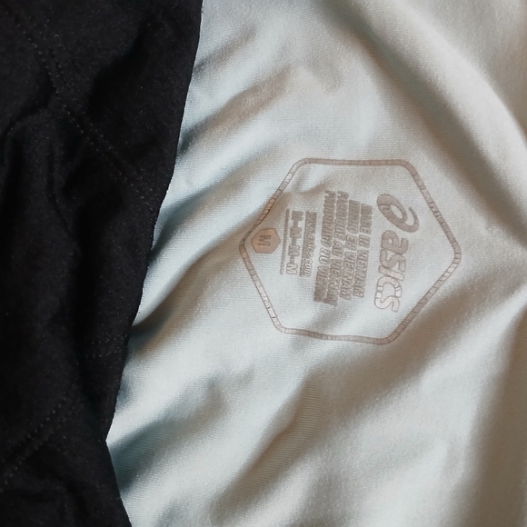 Womens size Medium built in sports bra tank top - Picture 4 of 4